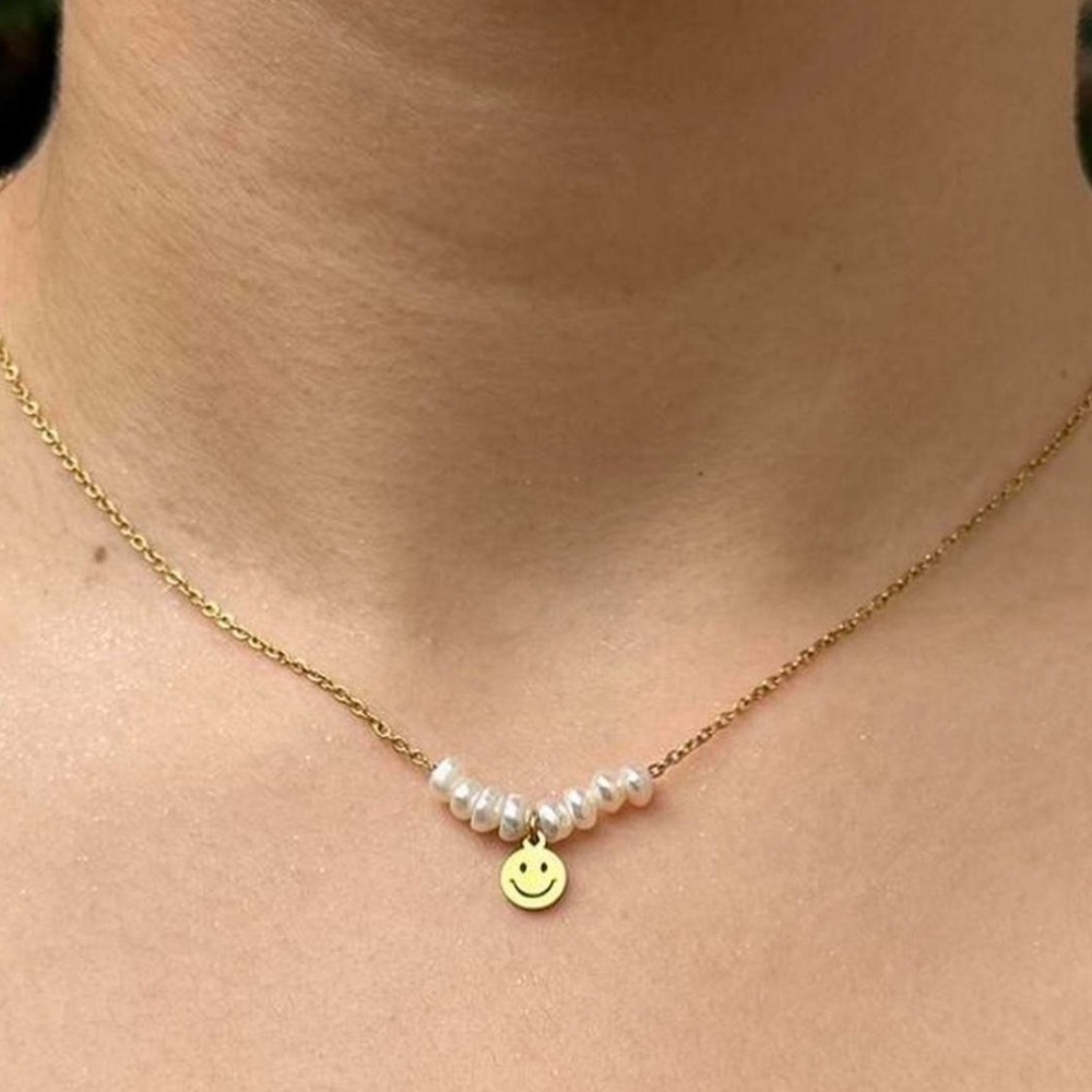 Gold Chain Pearls and Smile Face Pendant Necklace Minimalist 
*Adjustable*